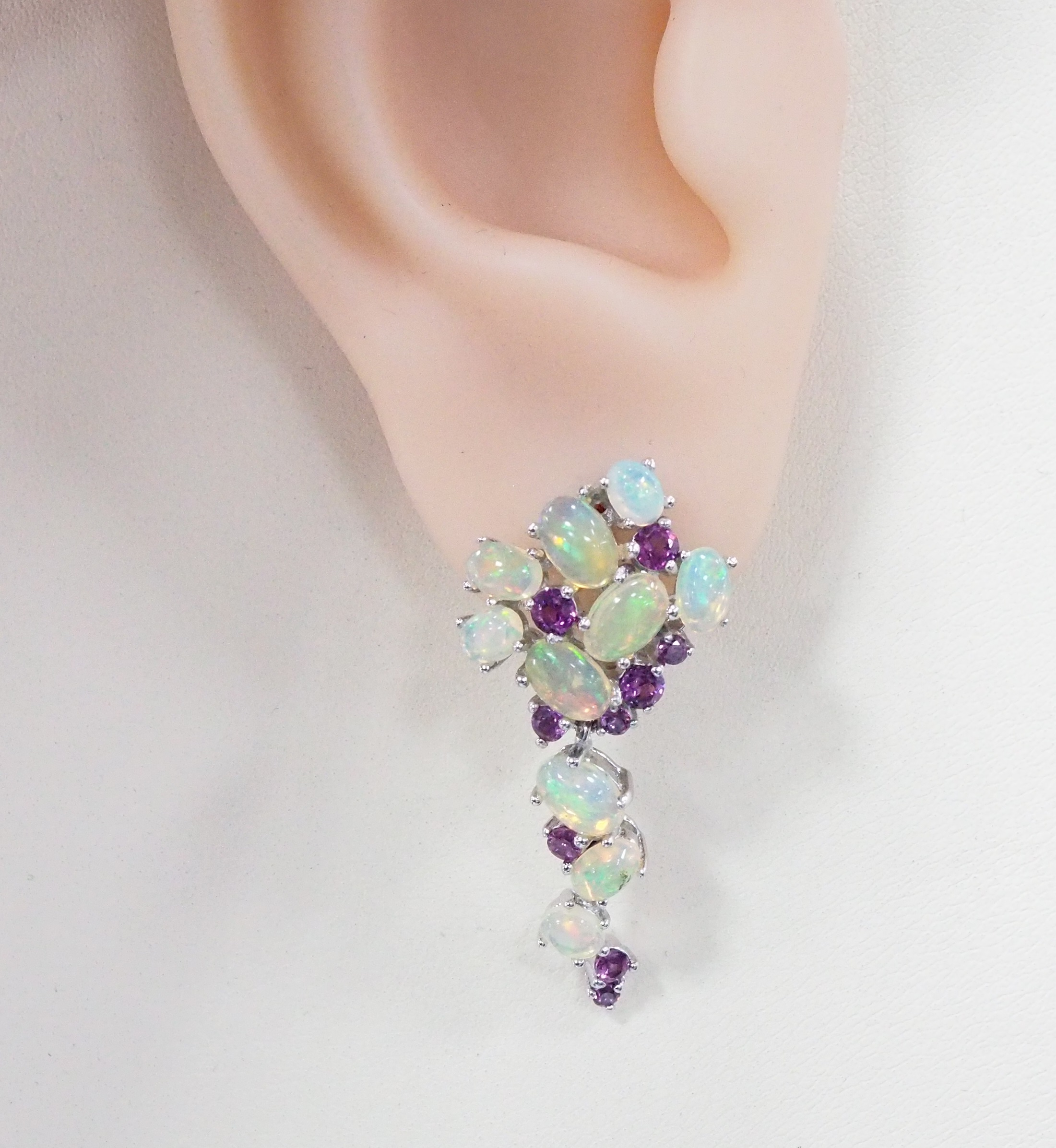 Серебряные серьги 925 пробы; вставки 20 Опал белый 3,8 ct; 18 Родолит 1,83 ct;